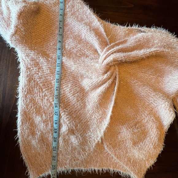 &merci Women's Rose soft and fuzzy chunky sweater, knot twist, Size Large - Picture 8 of 10
